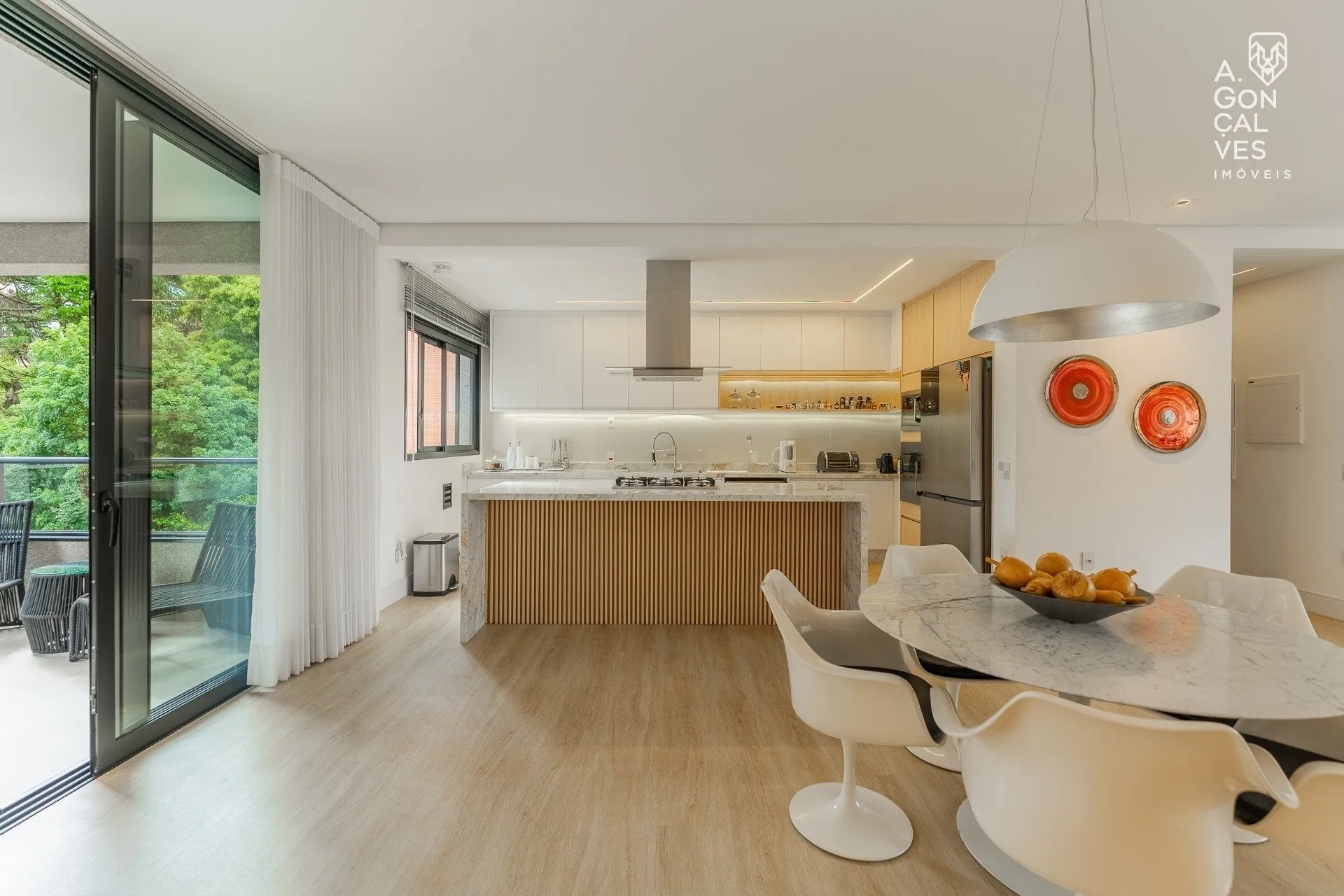 Furnished 223 m² apartment with 3 en-suites and 3 parking spots — photo 16