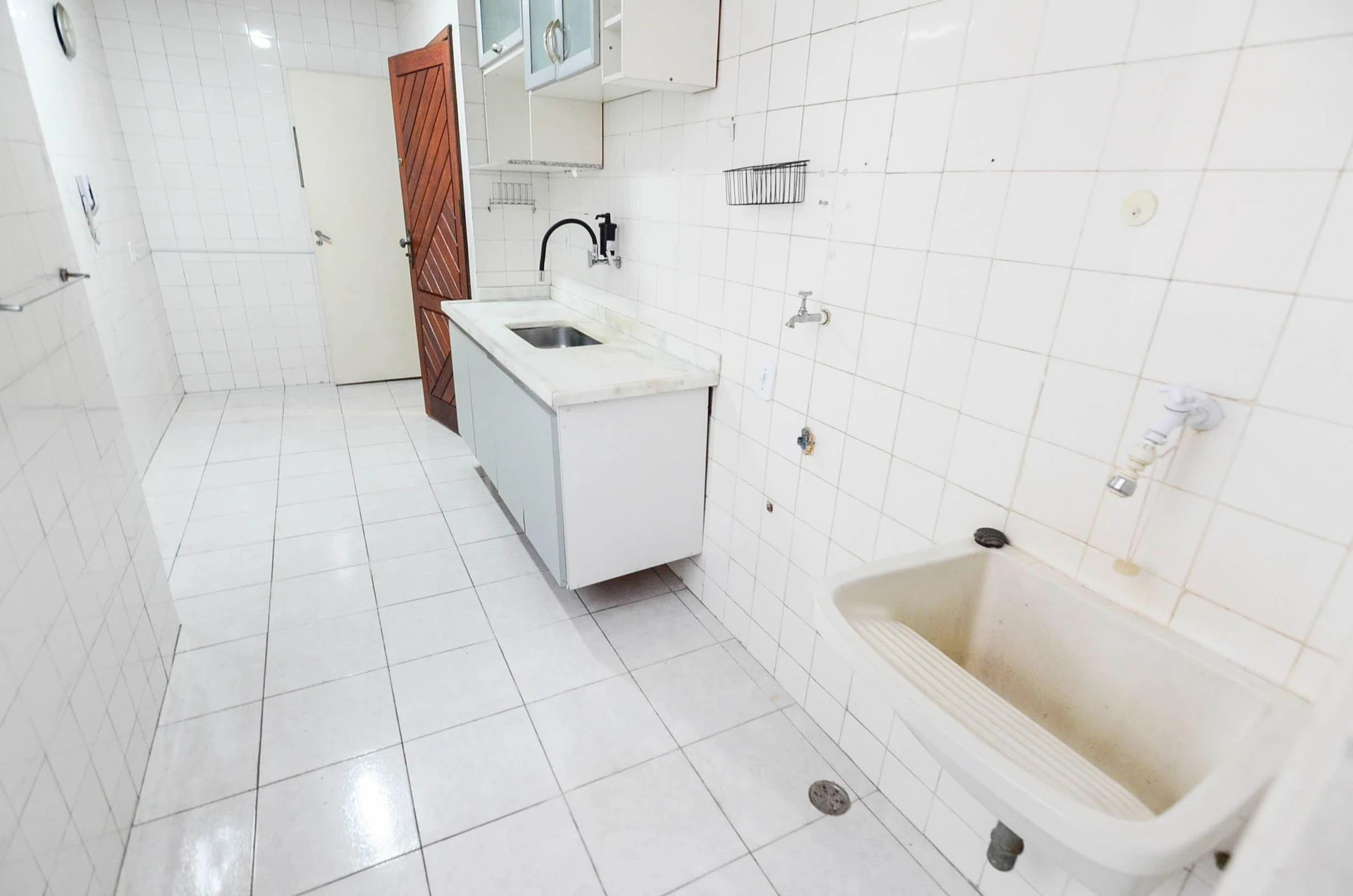 Unfurnished apartment with 2 bedrooms and a balcony — photo 29
