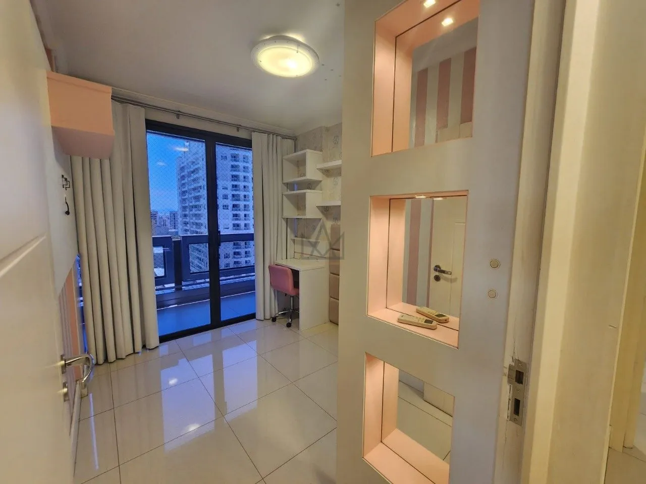 4-bedroom apartment in a building with a gym — photo 18