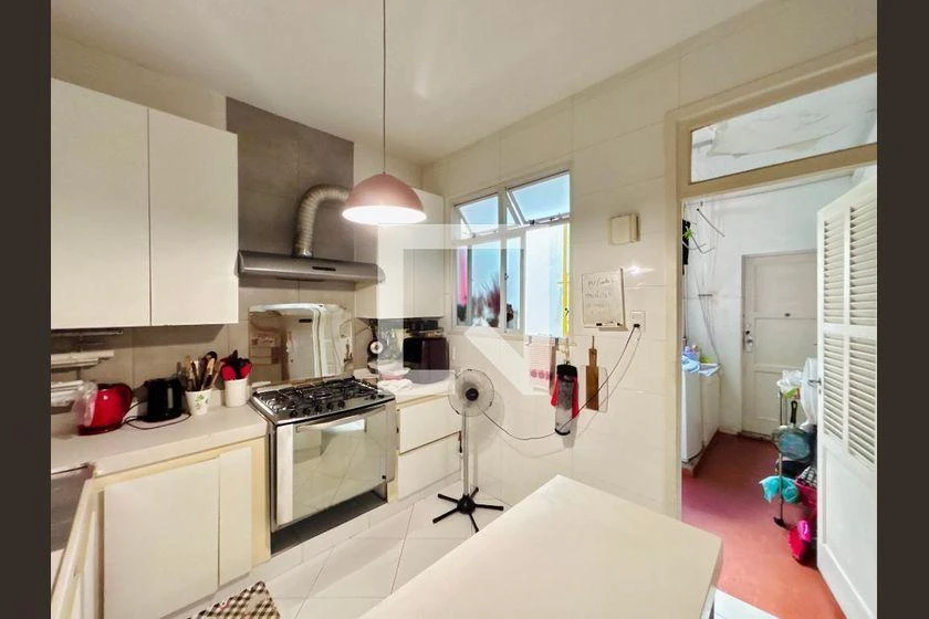 Furnished apartment with 3 bedrooms and 200 m² — photo 9