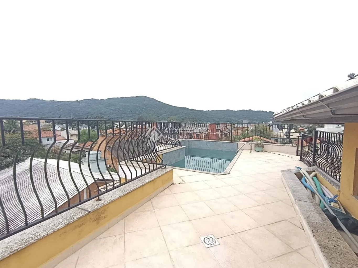 Penthouse-style apartment with 3 bedrooms and 3 baths — photo 18