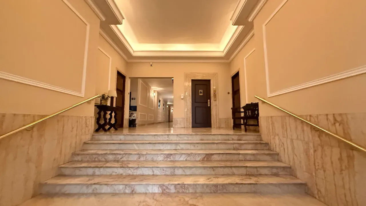 4-bedroom apartment, 1 with its own bathroom, 240 m² — photo 13