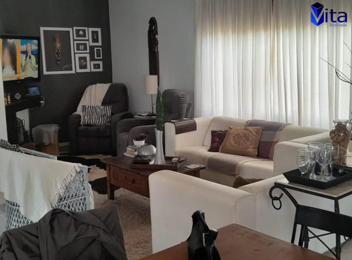 Furnished house with open-plan kitchen and 388 m²