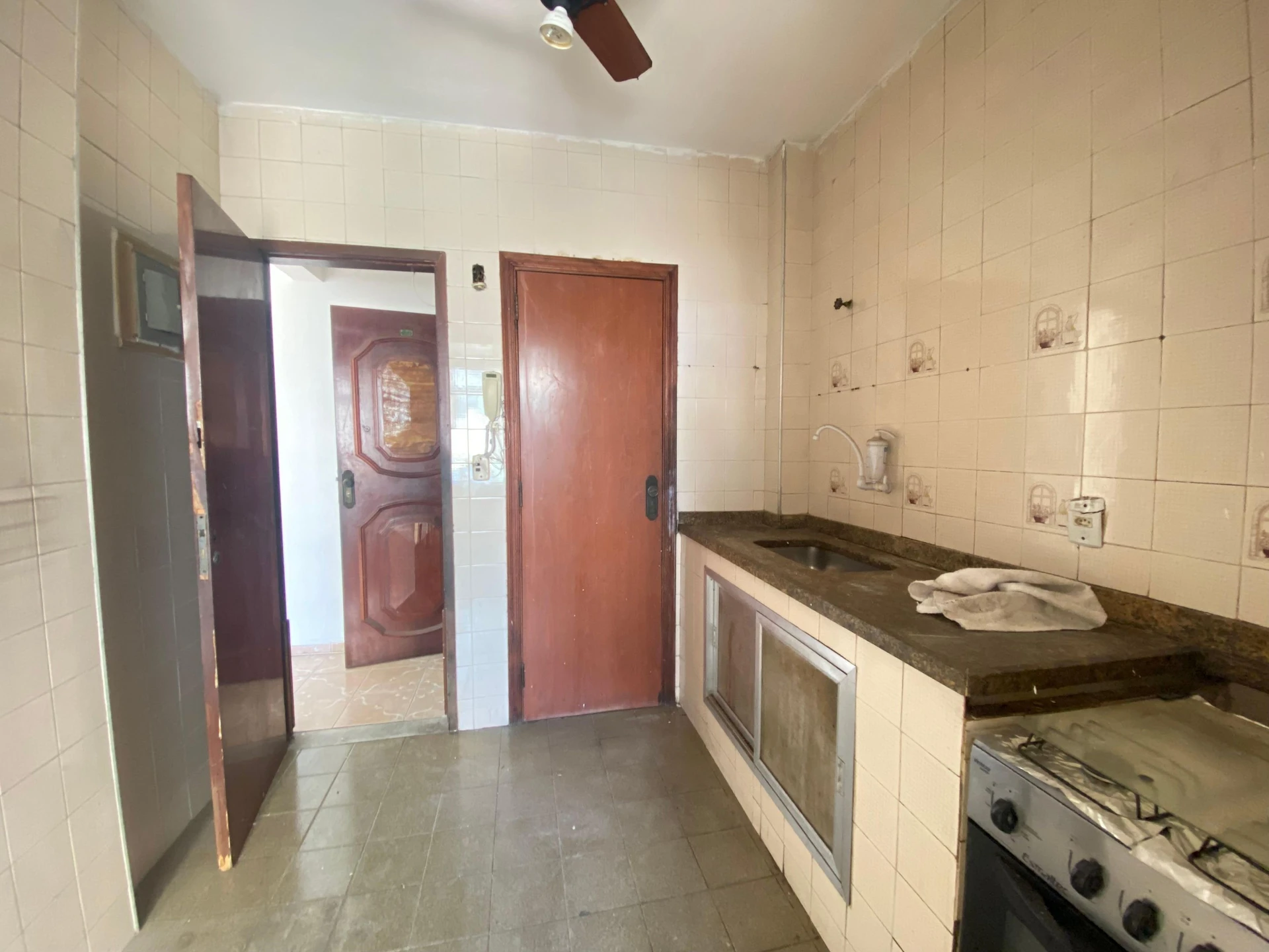 Квартира з 2 спальнями, 1 ванною та терасою — photo 38