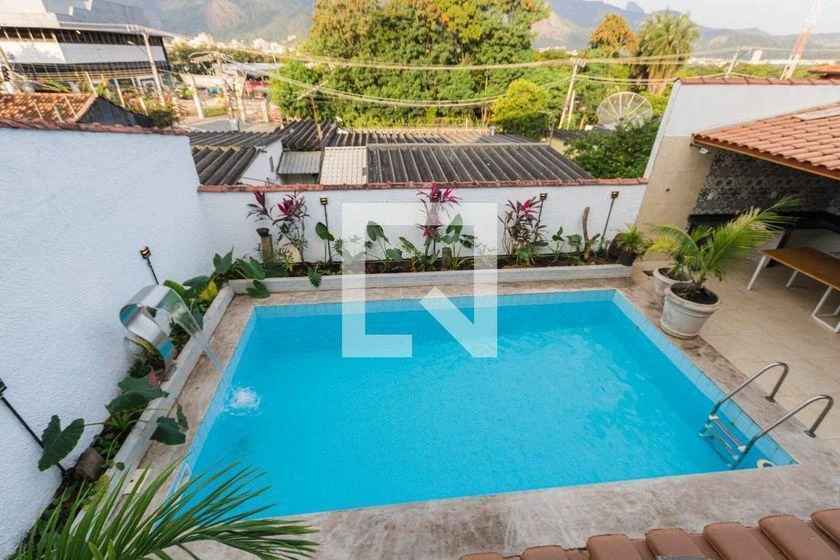 5-bedroom house with a mountain view in Rio de Janeiro — photo 10
