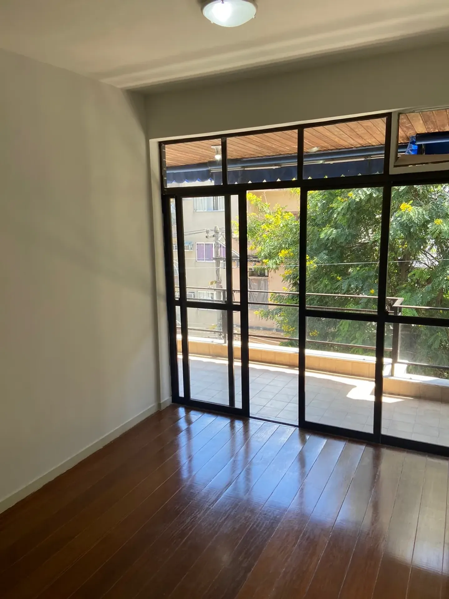 Wood or laminate floors in a 2-bedroom apartment, 70 m² — photo 7