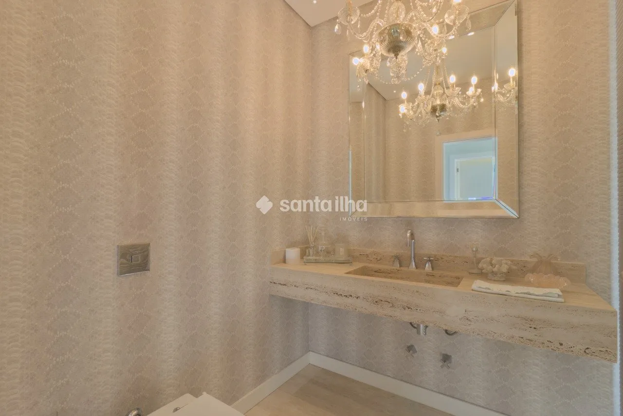 House with 6 en-suite bedrooms and 8 bathrooms, 1350 m² — photo 40