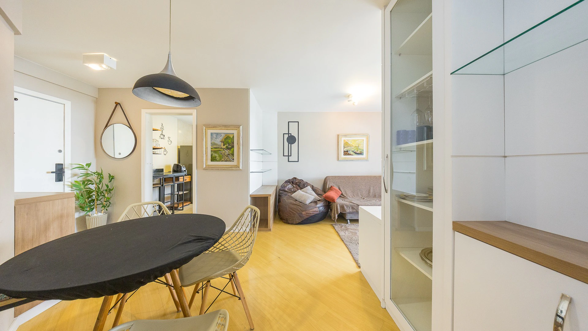 Apartamento com 2 quartos e 2 banheiros, cozinha americana — photo 2