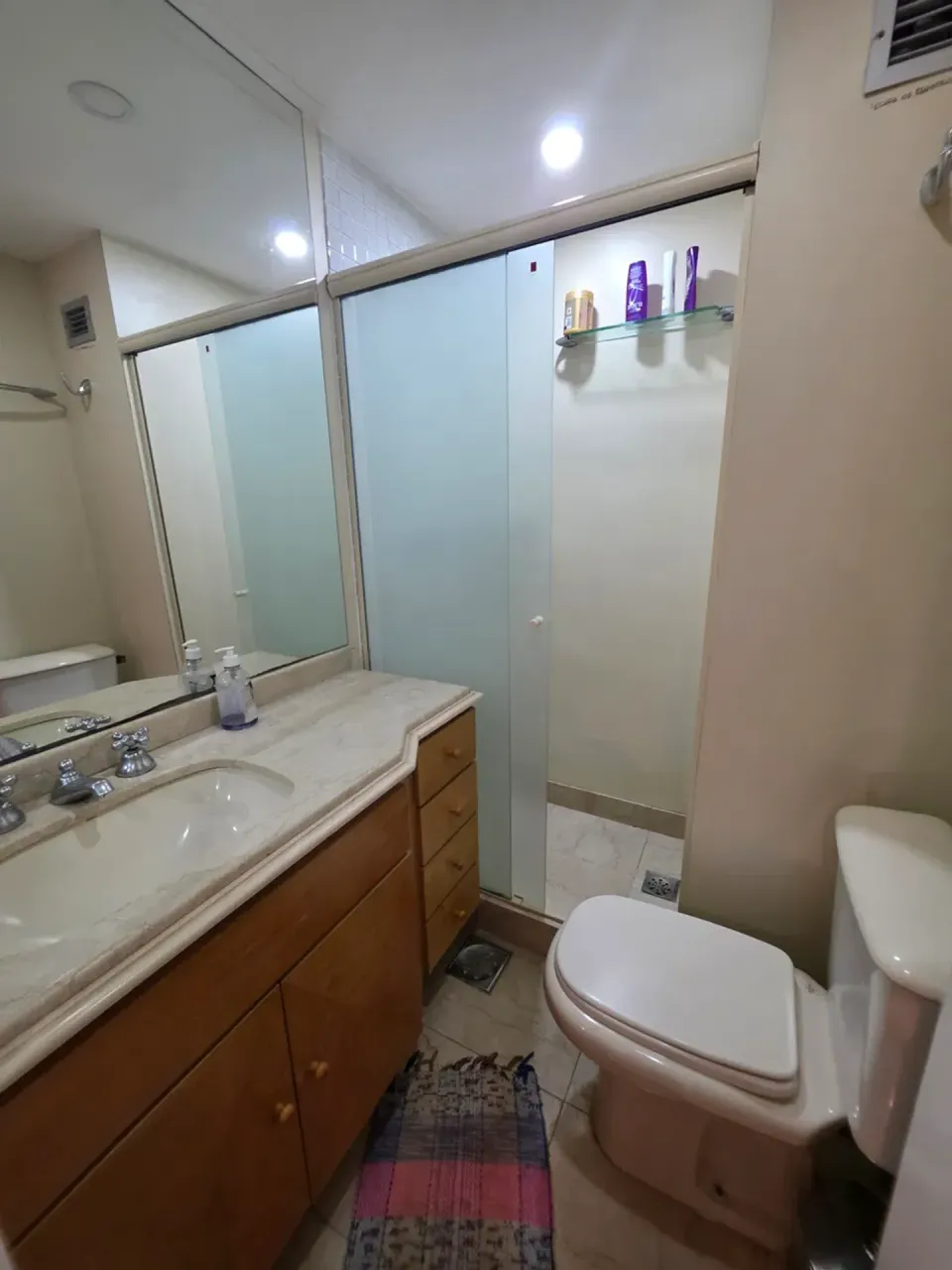 Furnished 2-bedroom apartment with 3 bathrooms — photo 3