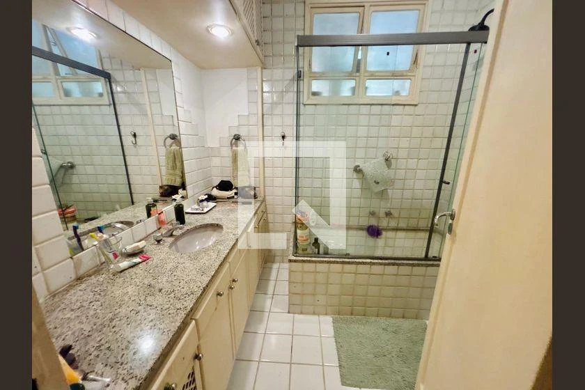 Furnished apartment with 3 bedrooms and 200 m² — photo 32