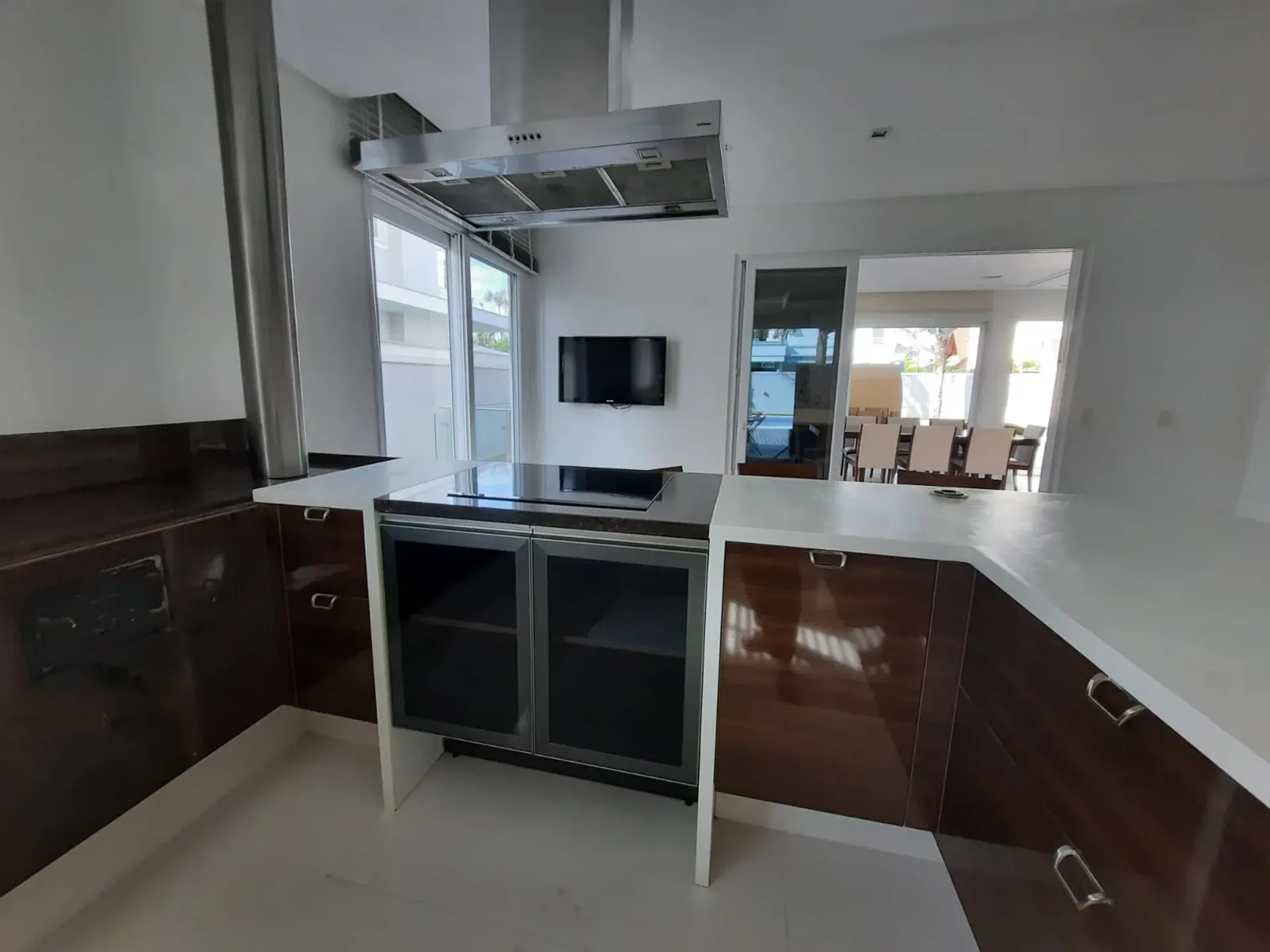 House with 7 bedrooms and an open-plan kitchen — photo 25