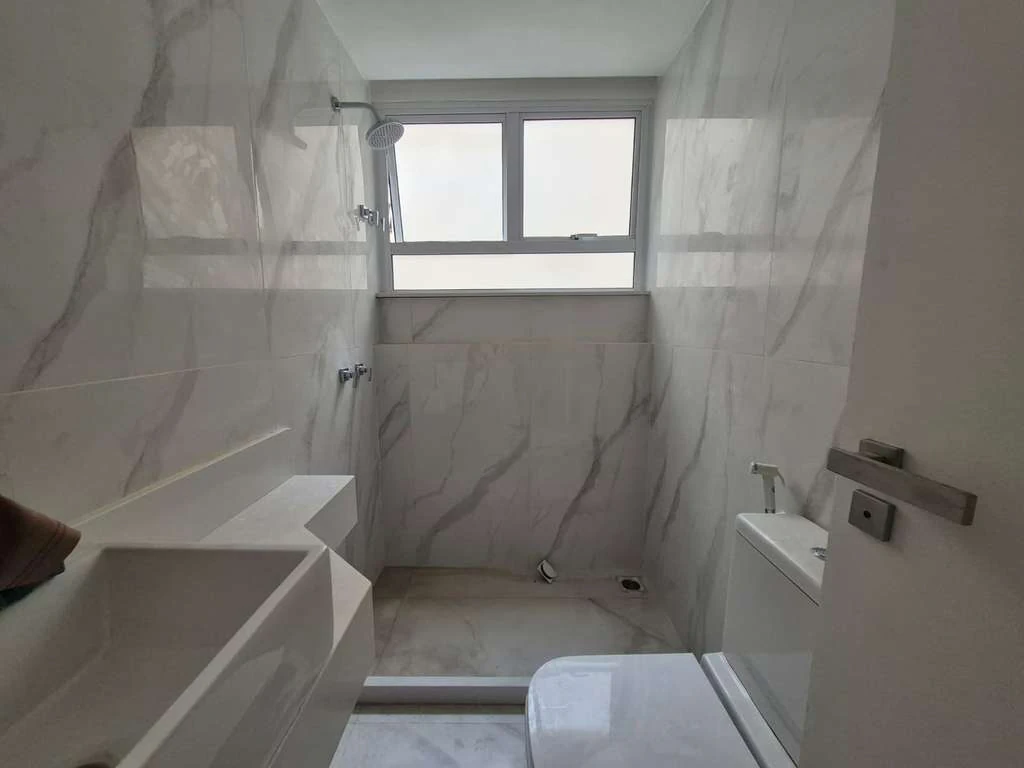 Apartment with open-plan kitchen, 2 ensuites and 5 baths — photo 14