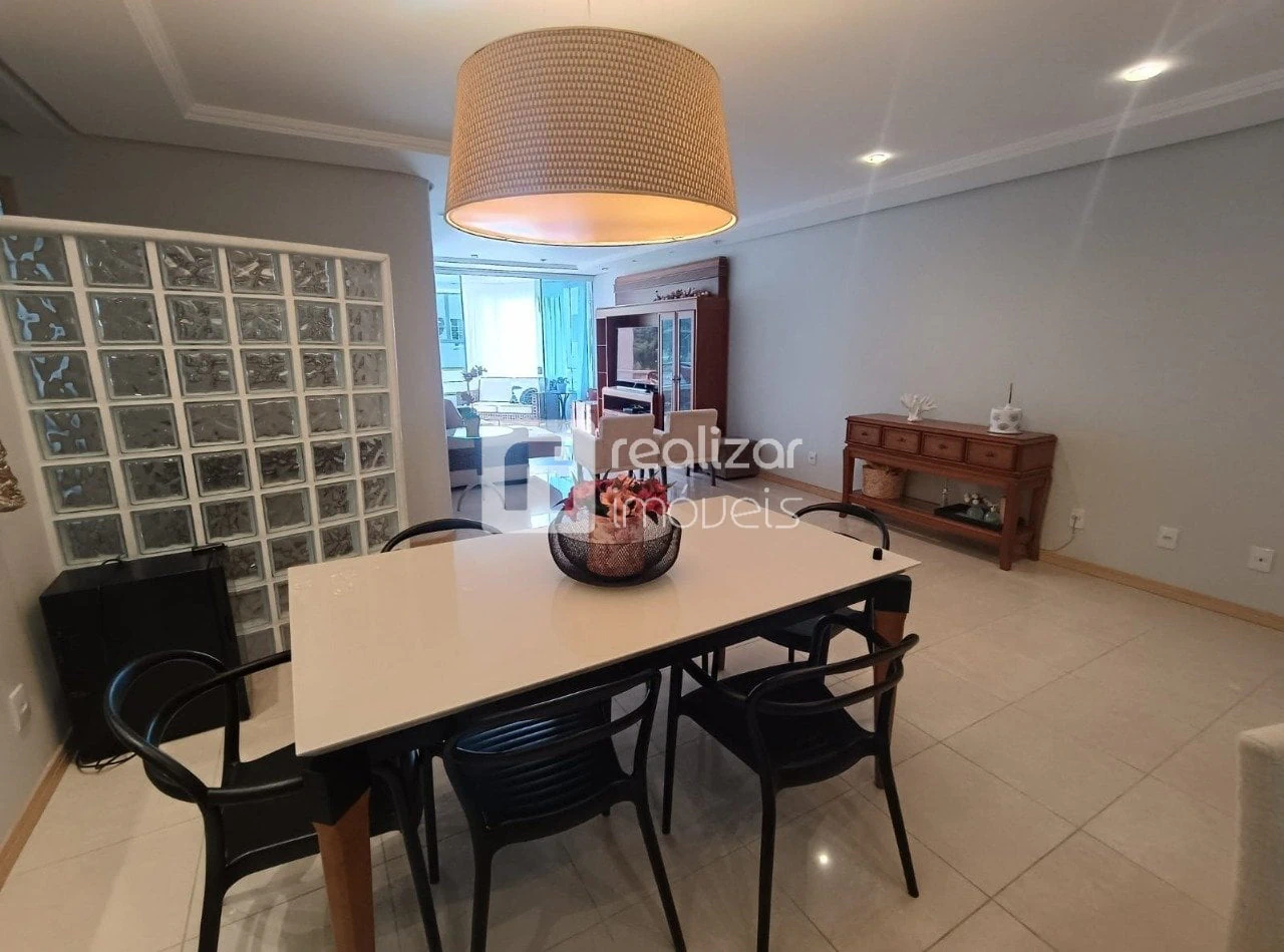 Apartamento de 4 dormitorios con 196 m² y 2 plazas — photo 3