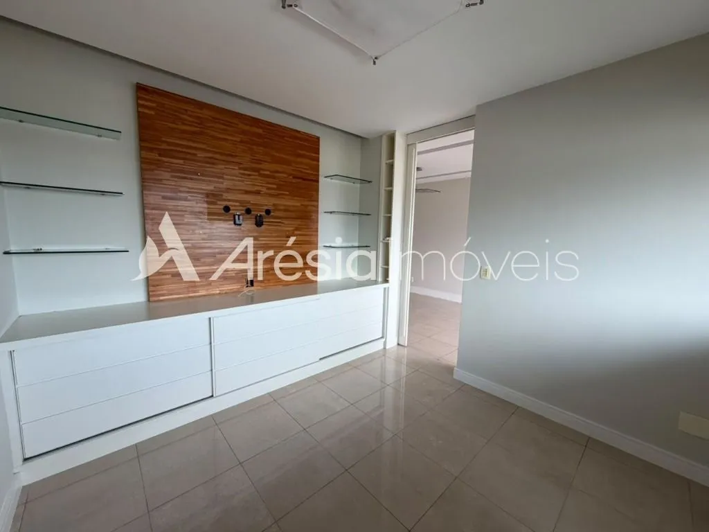 4-bedroom apartment in a building with a sauna — photo 30