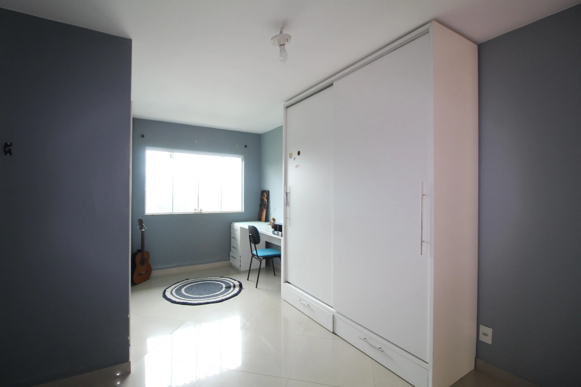 Rental apartment with 3 en-suite bedrooms and balcony — photo 4