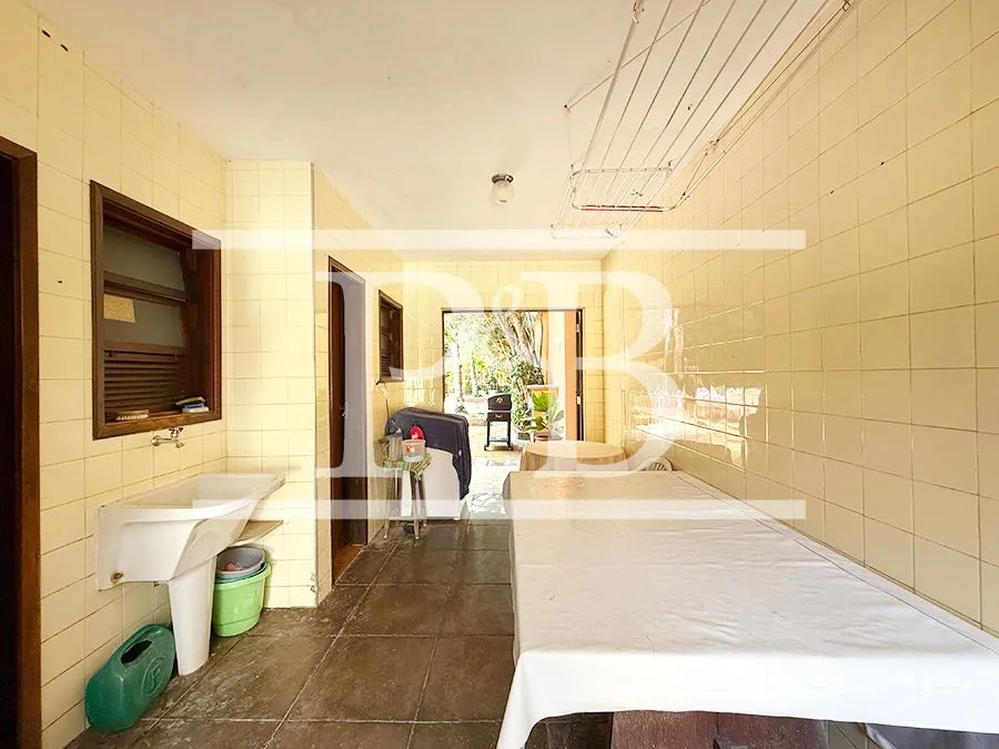 Casa com 4 dormitórios e varanda com churrasqueira — photo 47