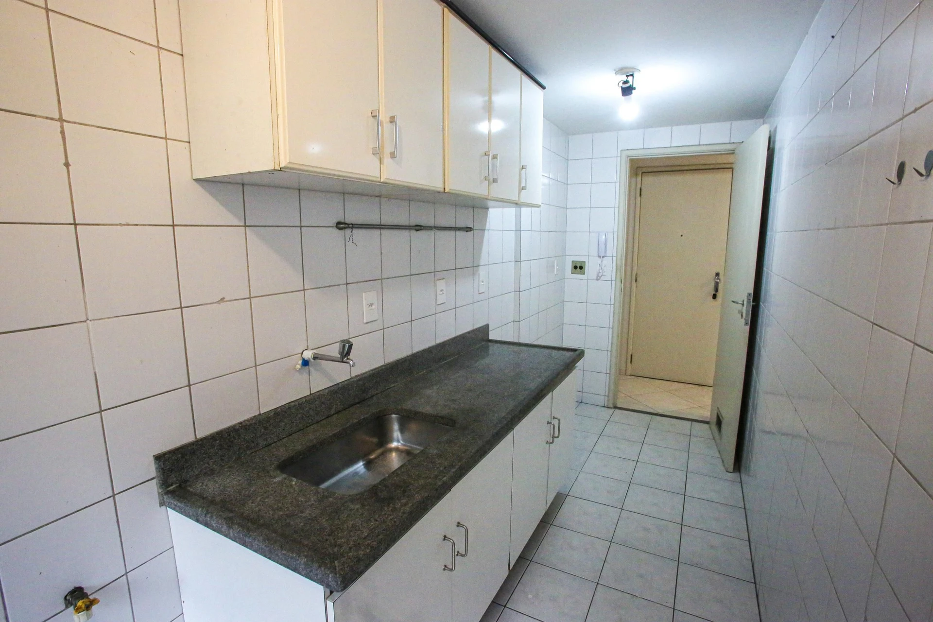 Квартира с 2 спальнями, в доме есть тренажёрный зал — photo 31