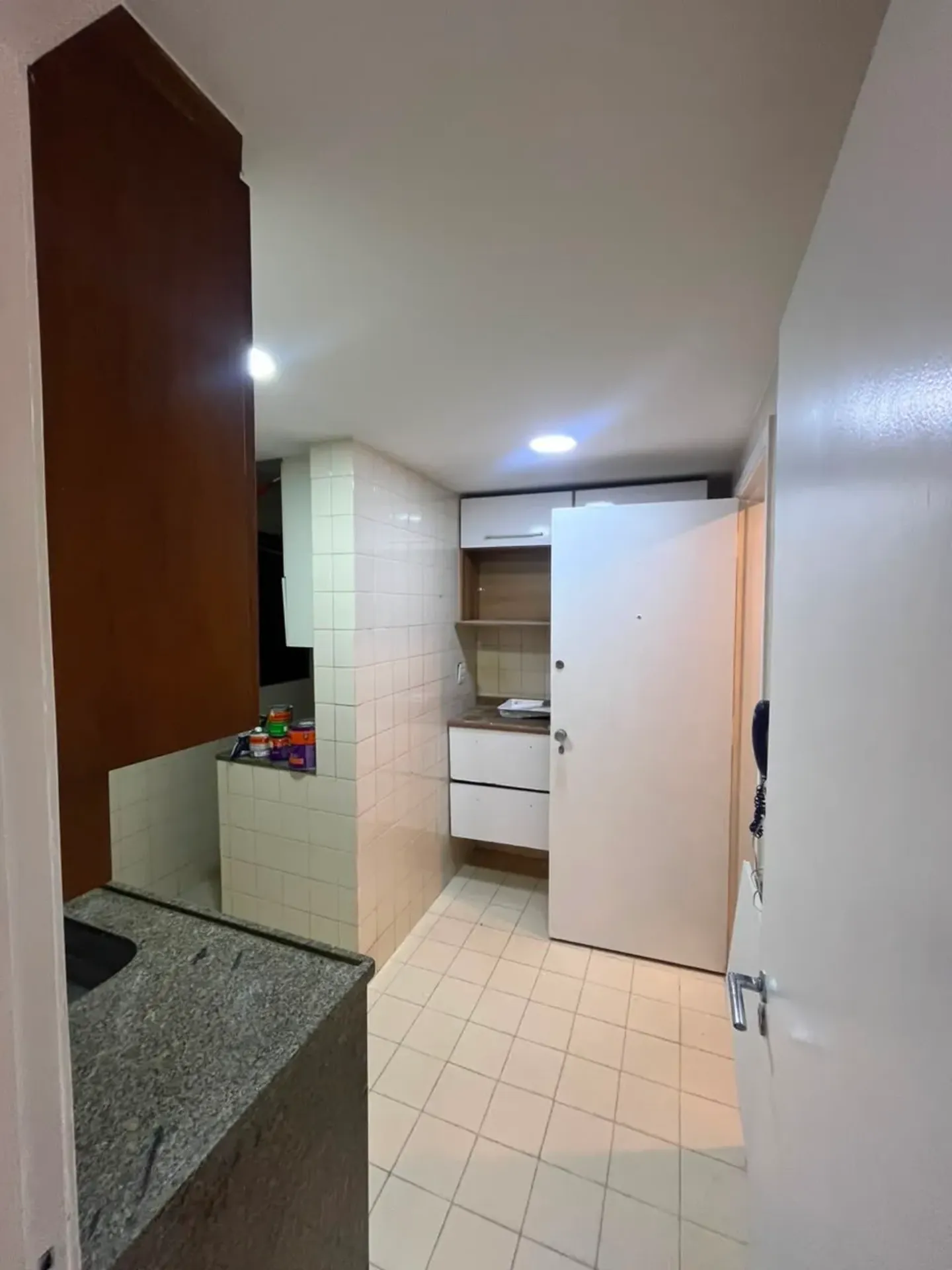 3-bedroom apartment in a building with a gym — photo 8