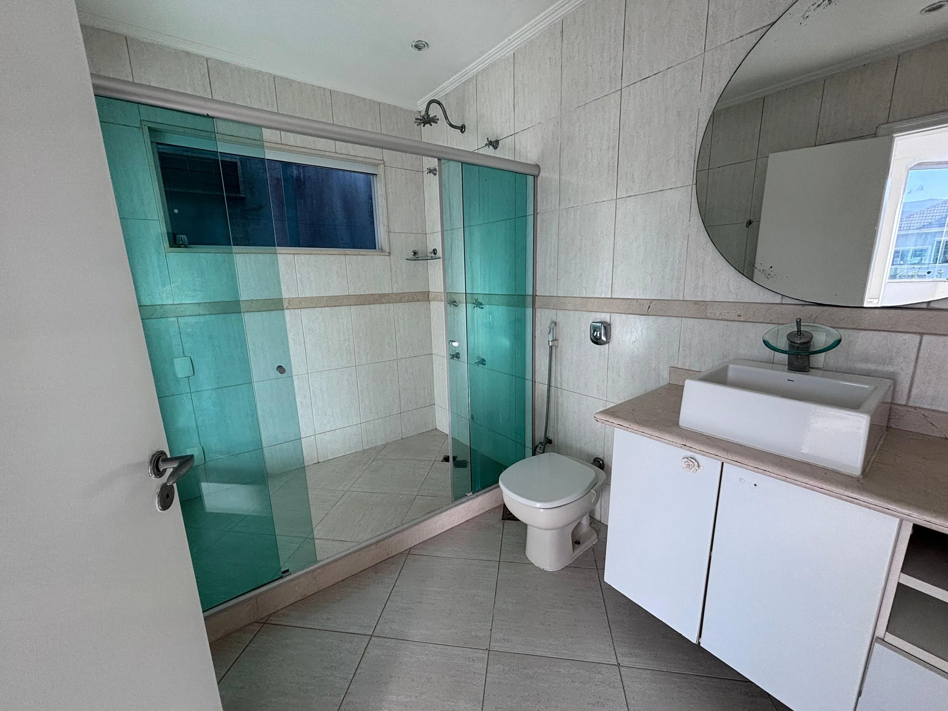 Condo house with 6 bedrooms and a balcony grill — photo 13