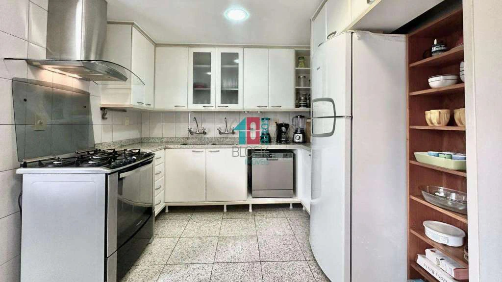 Furnished 3-bedroom apartment with balcony and 3 parking — photo 10