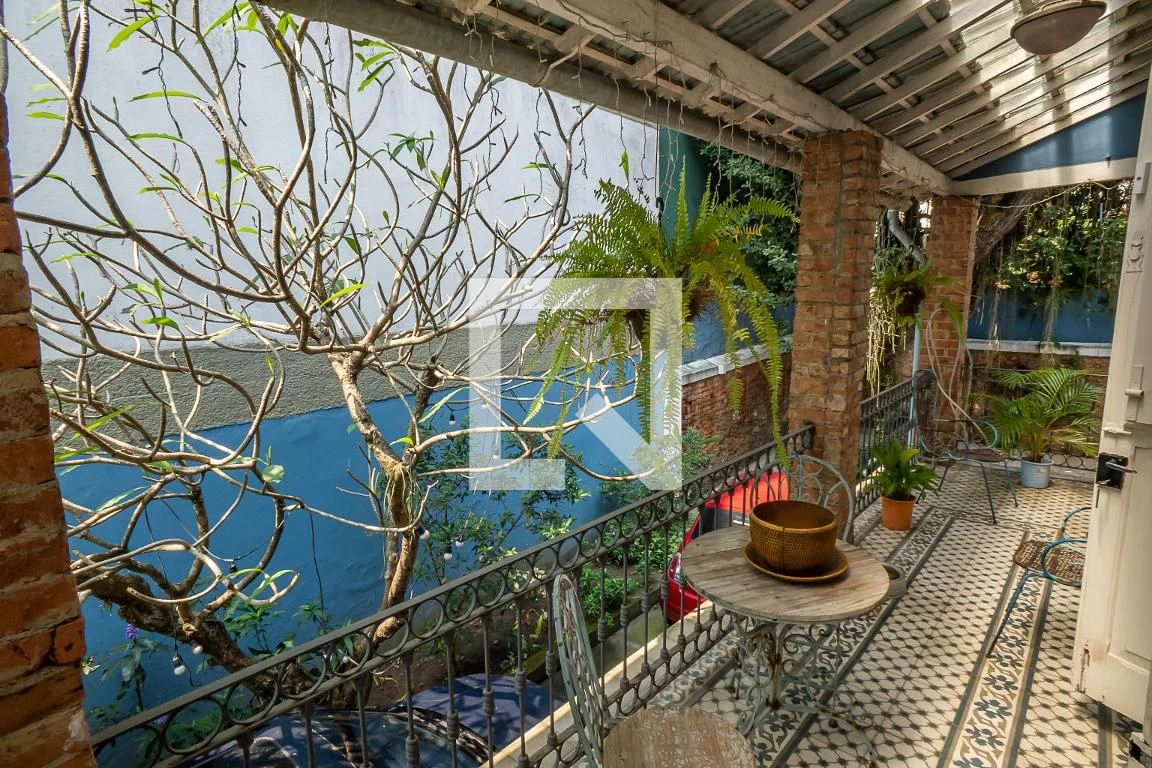 Furnished house, 300 m², with floor-to-ceiling windows — photo 39