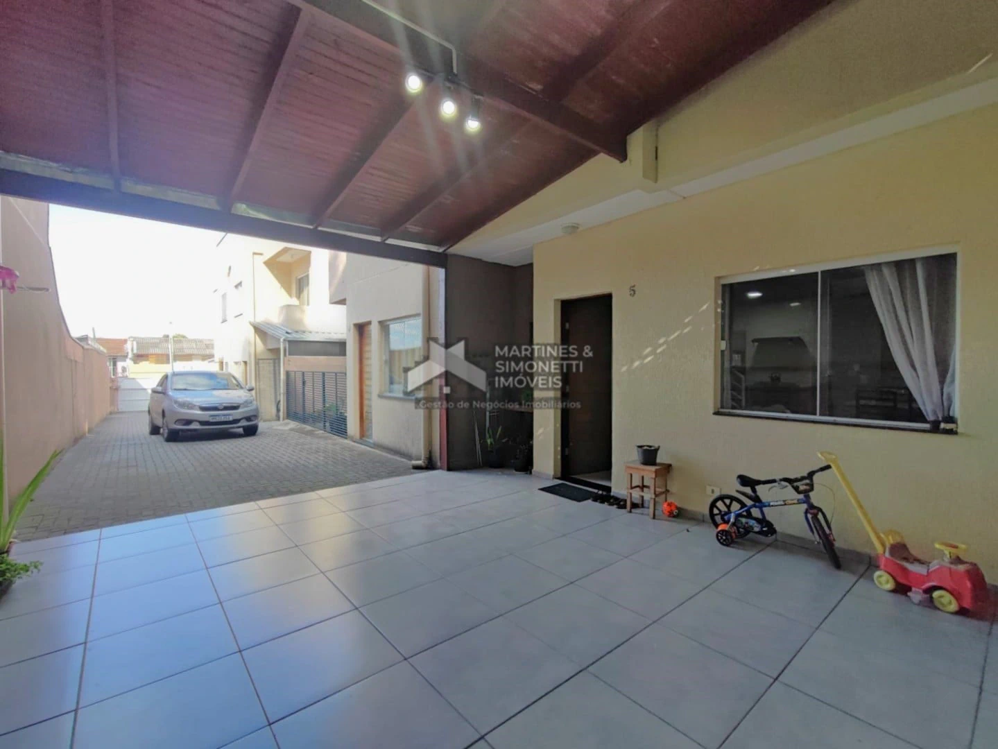3-bedroom house with a walk-in closet in Curitiba — photo 20