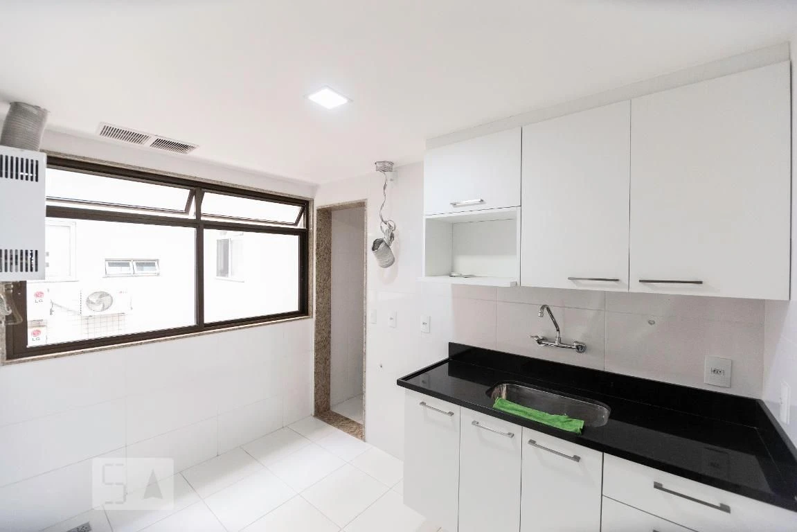 Unfurnished 3-bedroom apartment with a private BBQ — photo 3