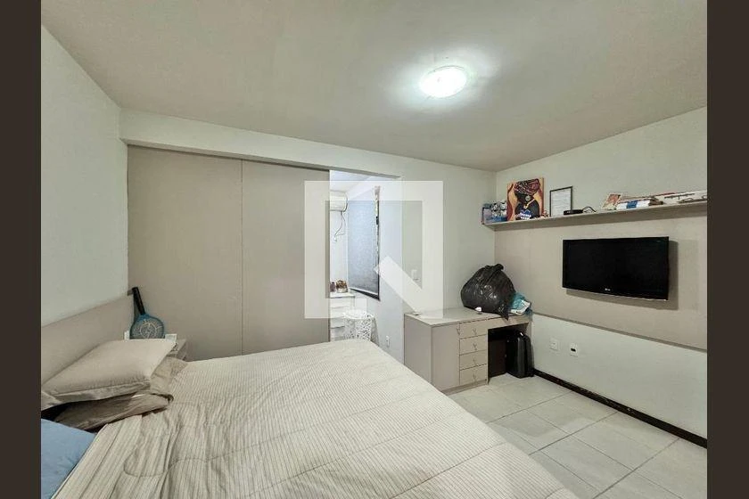 140 m² house with a walk-in closet and a home office — photo 12