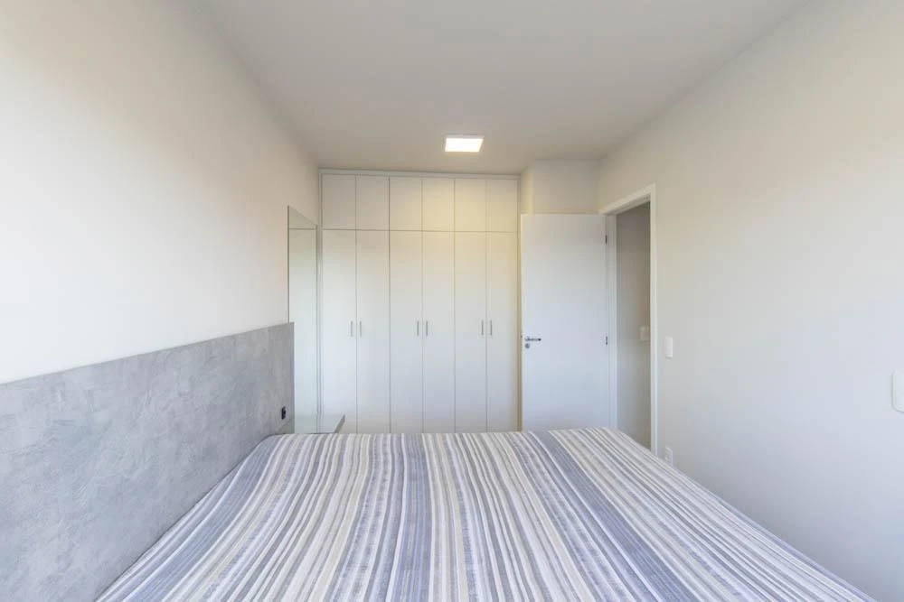 2-bedroom apartment in a building with a gym — photo 4
