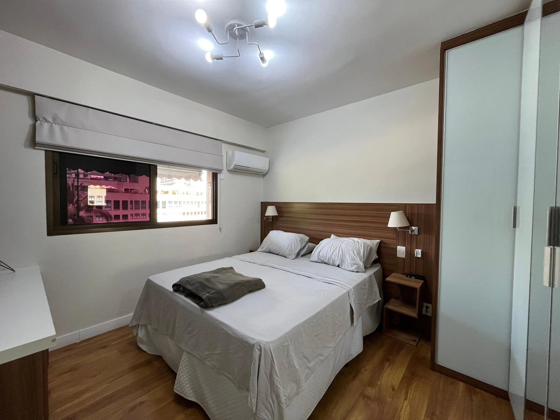 2-bedroom apartment with a glass-enclosed balcony — photo 3