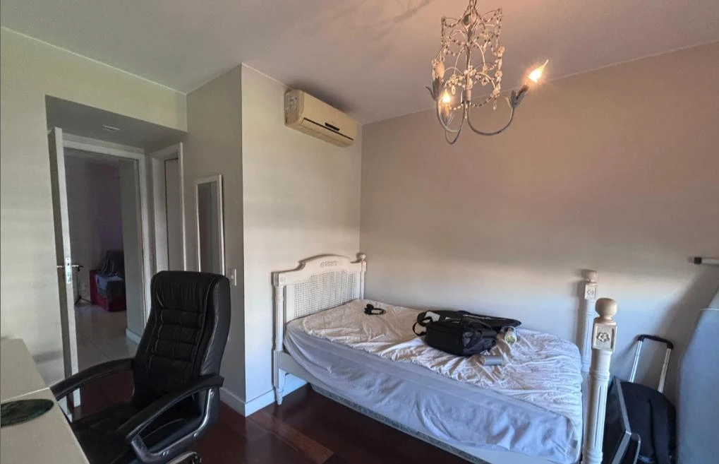 206 m² apartment with a washing machine and a home office — photo 10