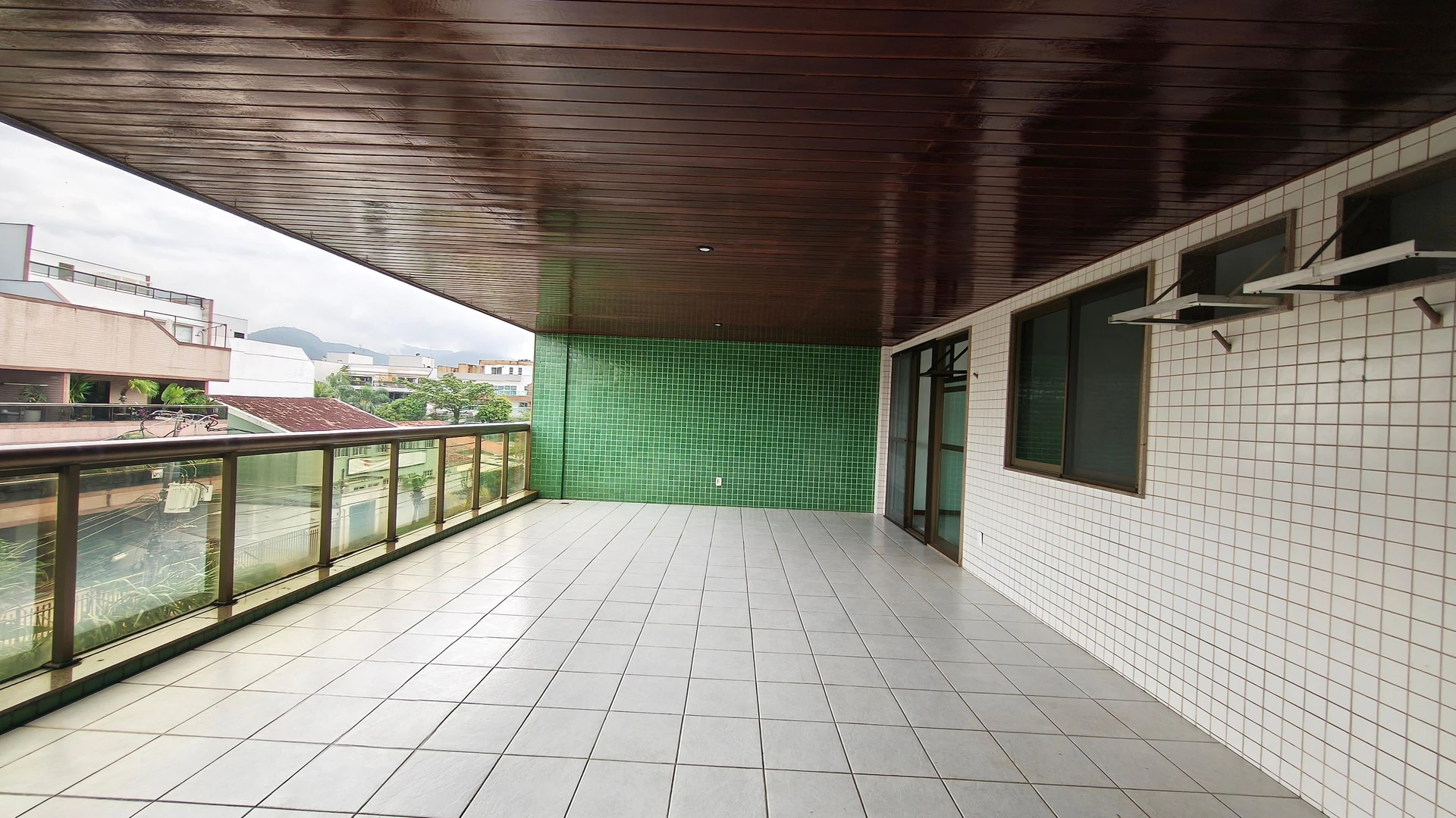 3-bedroom apartment in a building with a pool — photo 15
