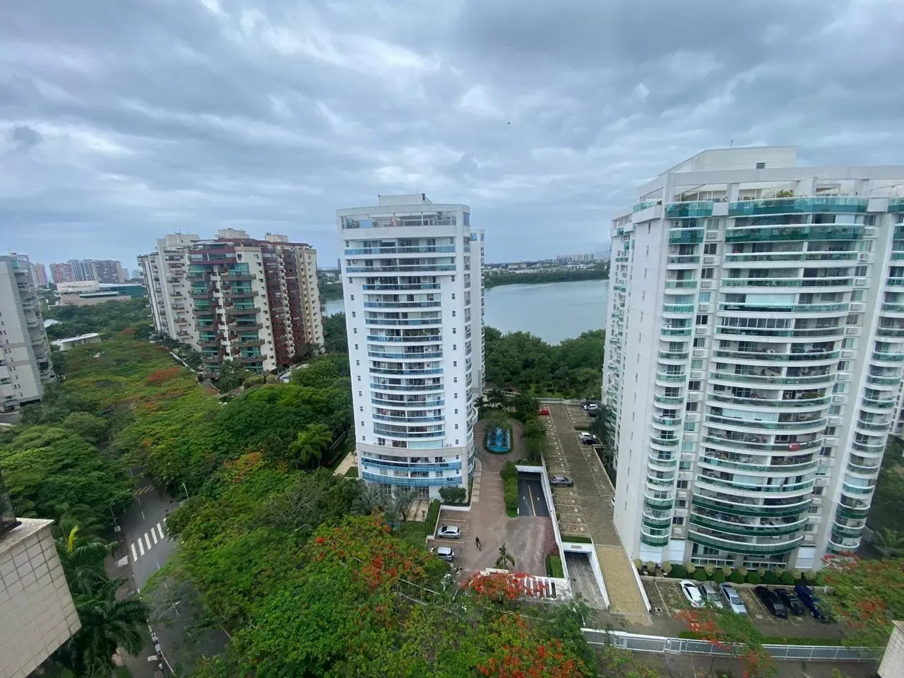 Apartment on the 13th floor with a glass-enclosed balcony — photo 30