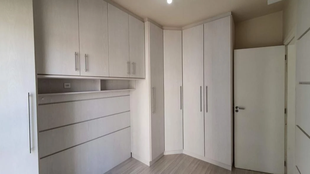 Мебльована квартира 60 м² з 2 спальнями та балконом