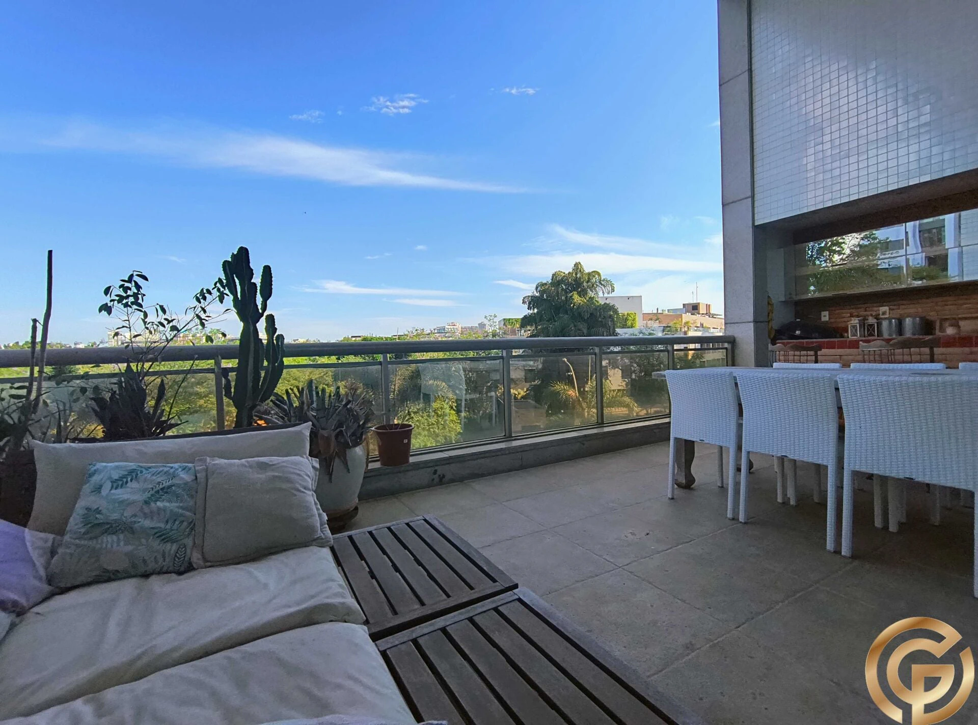 Furnished 400 m² apartment with 4 en-suite bedrooms — photo 28