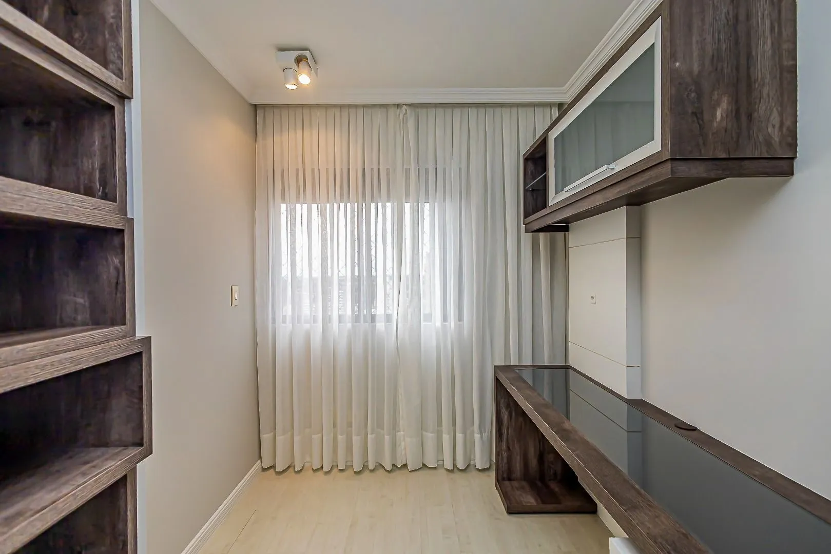 119 m² apartment with floor-to-ceiling windows and a bathtub — photo 18