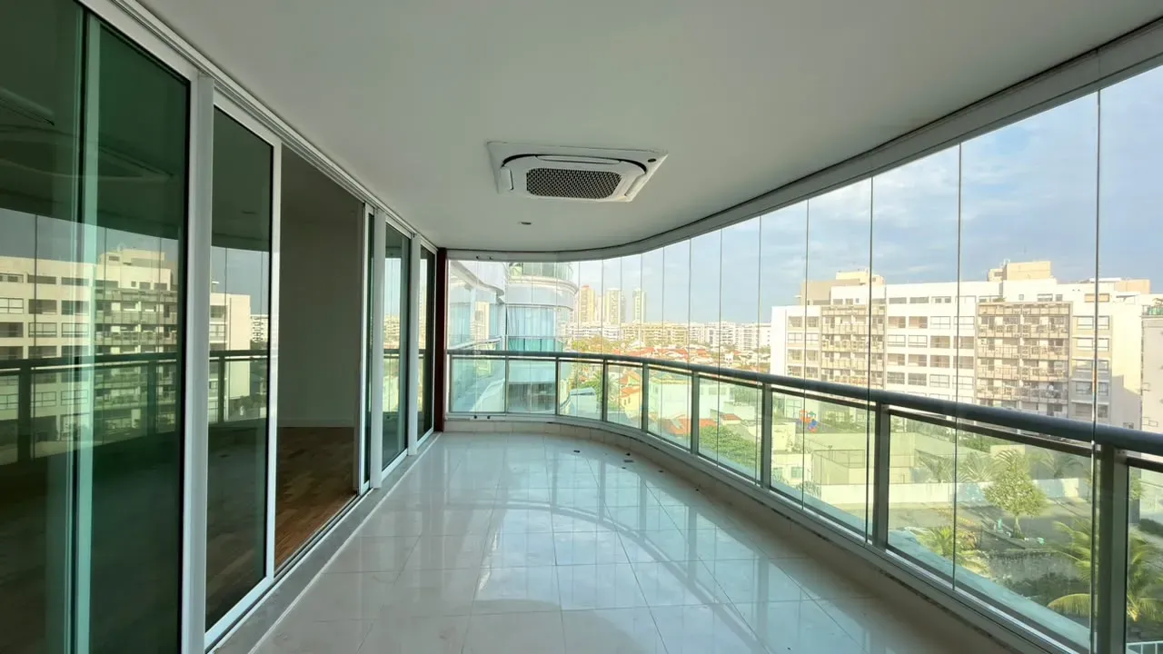 575 m² apartment with 5 en-suite bedrooms and glass balcony — photo 6