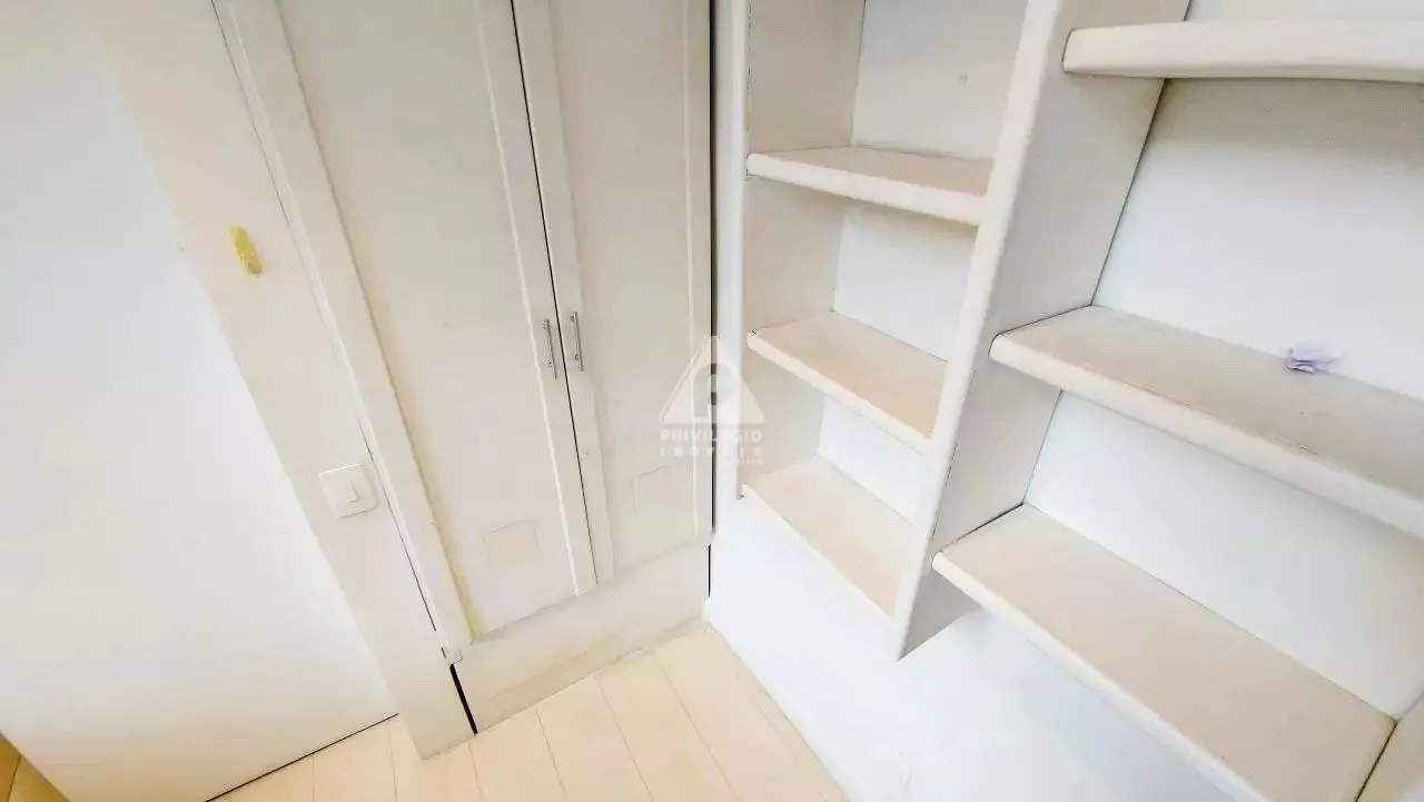 2-bedroom apartment with a walk-in closet — photo 2