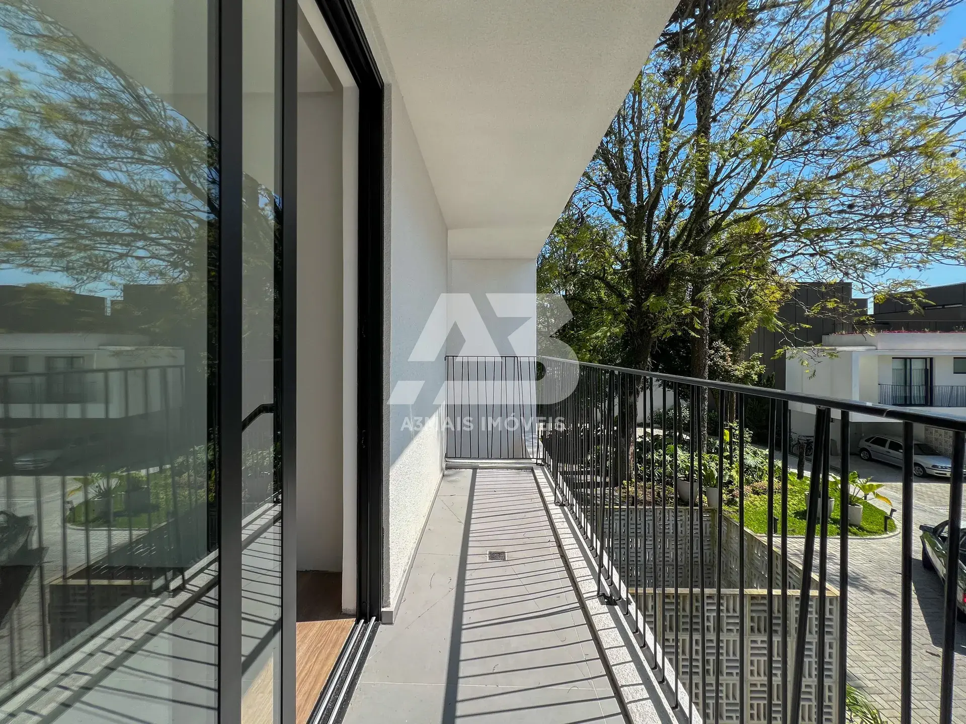 3-bedroom house with floor-to-ceiling windows in Curitiba — photo 18