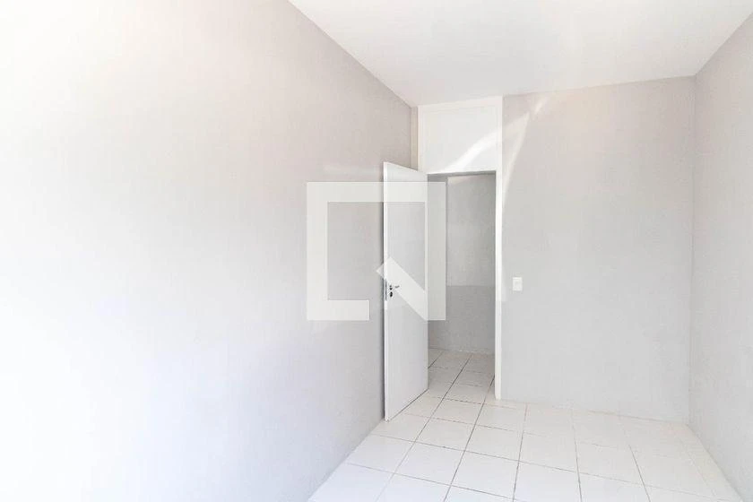 2-bedroom apartment in a building with a gym — photo 11