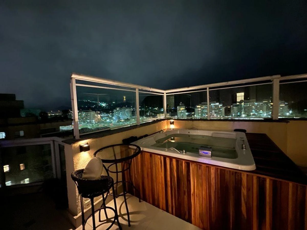 Furnished 189 m² apartment with 3 en-suite bedrooms and 2 parking — photo 16