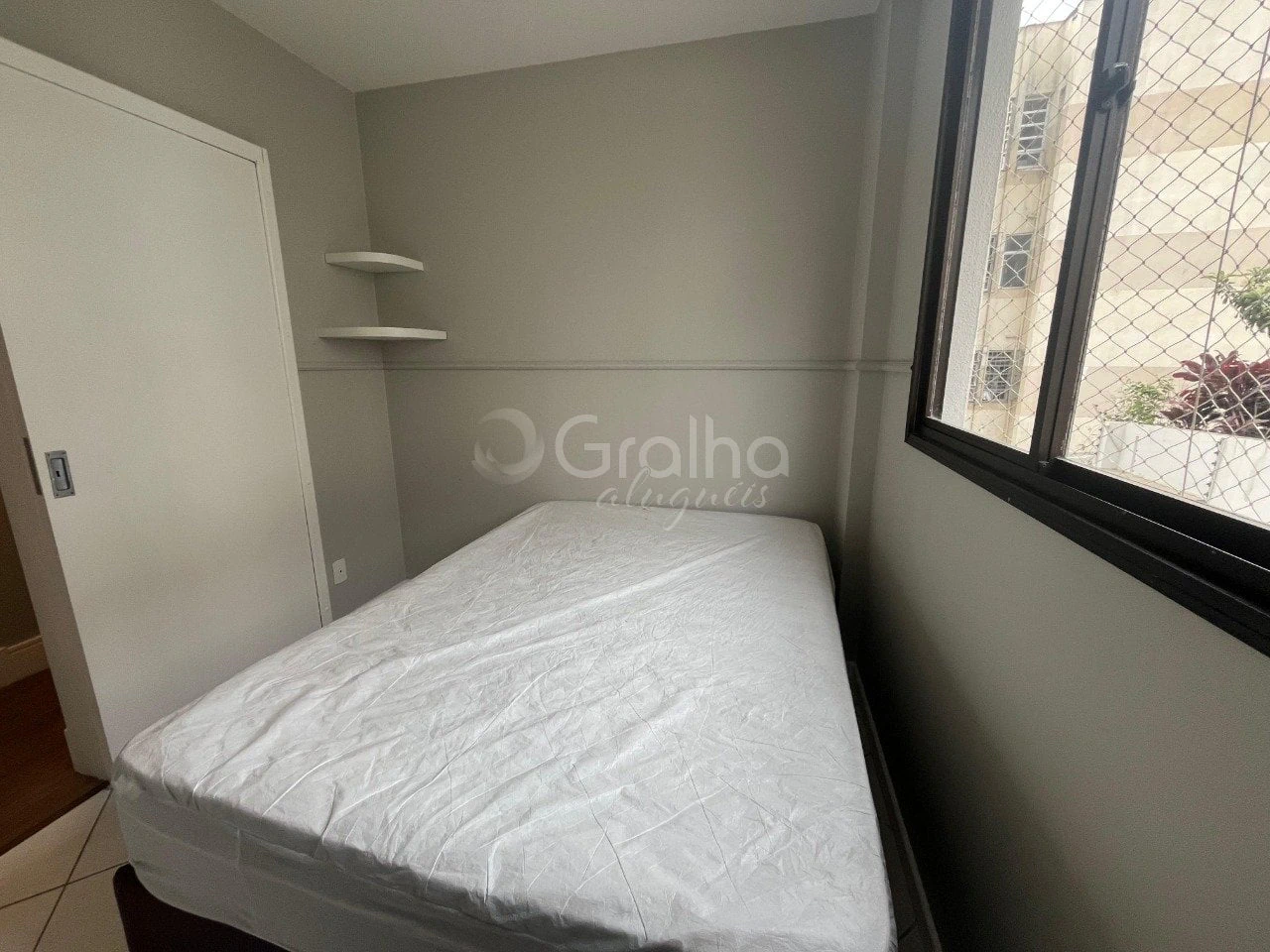 Apartamento com piso de madeira ou laminado, Centro — photo 22