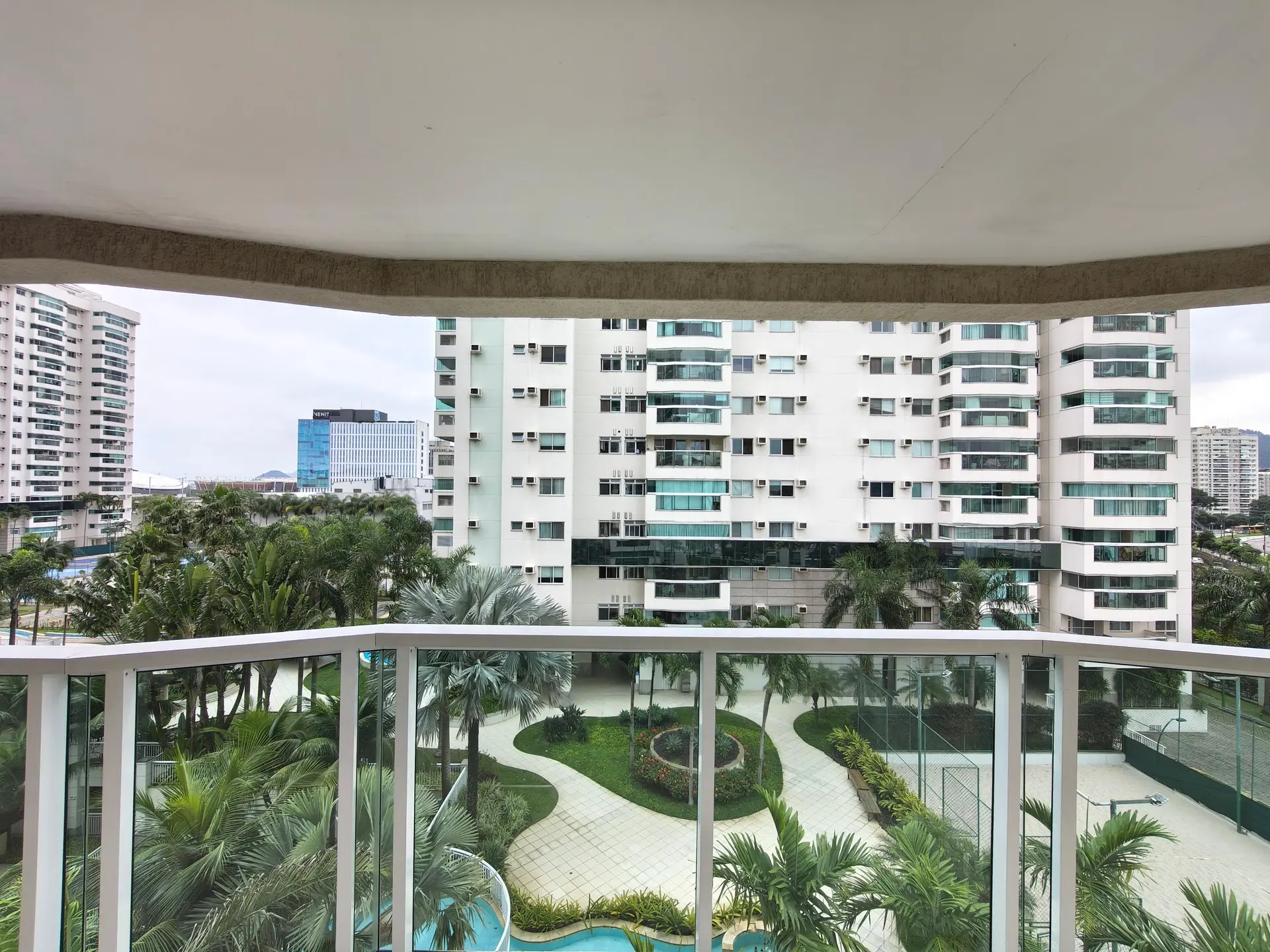 Unfurnished 3-bedroom apartment with balcony and 2 parking — photo 2