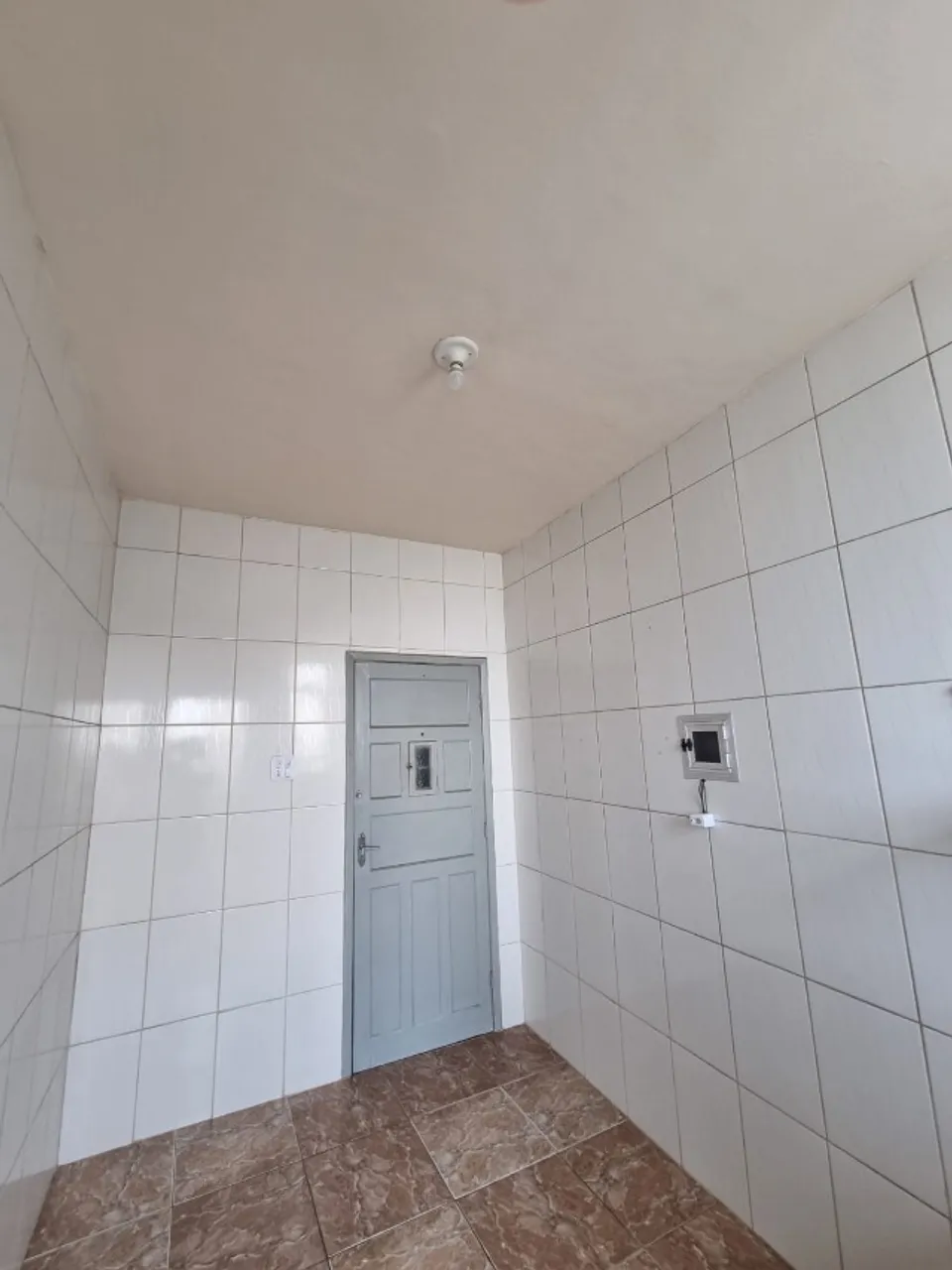 2-bedroom apartment with 1 bath and gas stove — photo 11