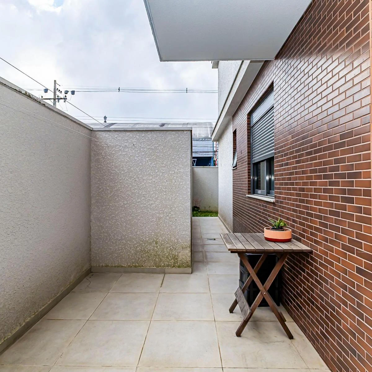 3-bedroom apartment with a grill on the balcony in Curitiba — photo 44