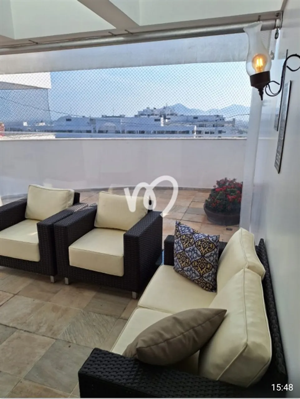 Reformed rooftop home with built-in wardrobes and 3 bedrooms — photo 12
