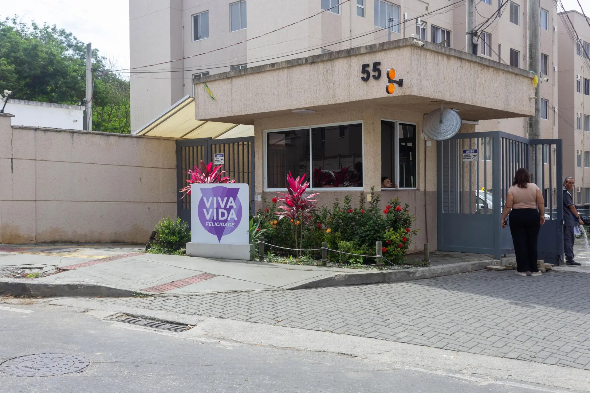 2-bedroom apartment in a building with a gym — photo 43