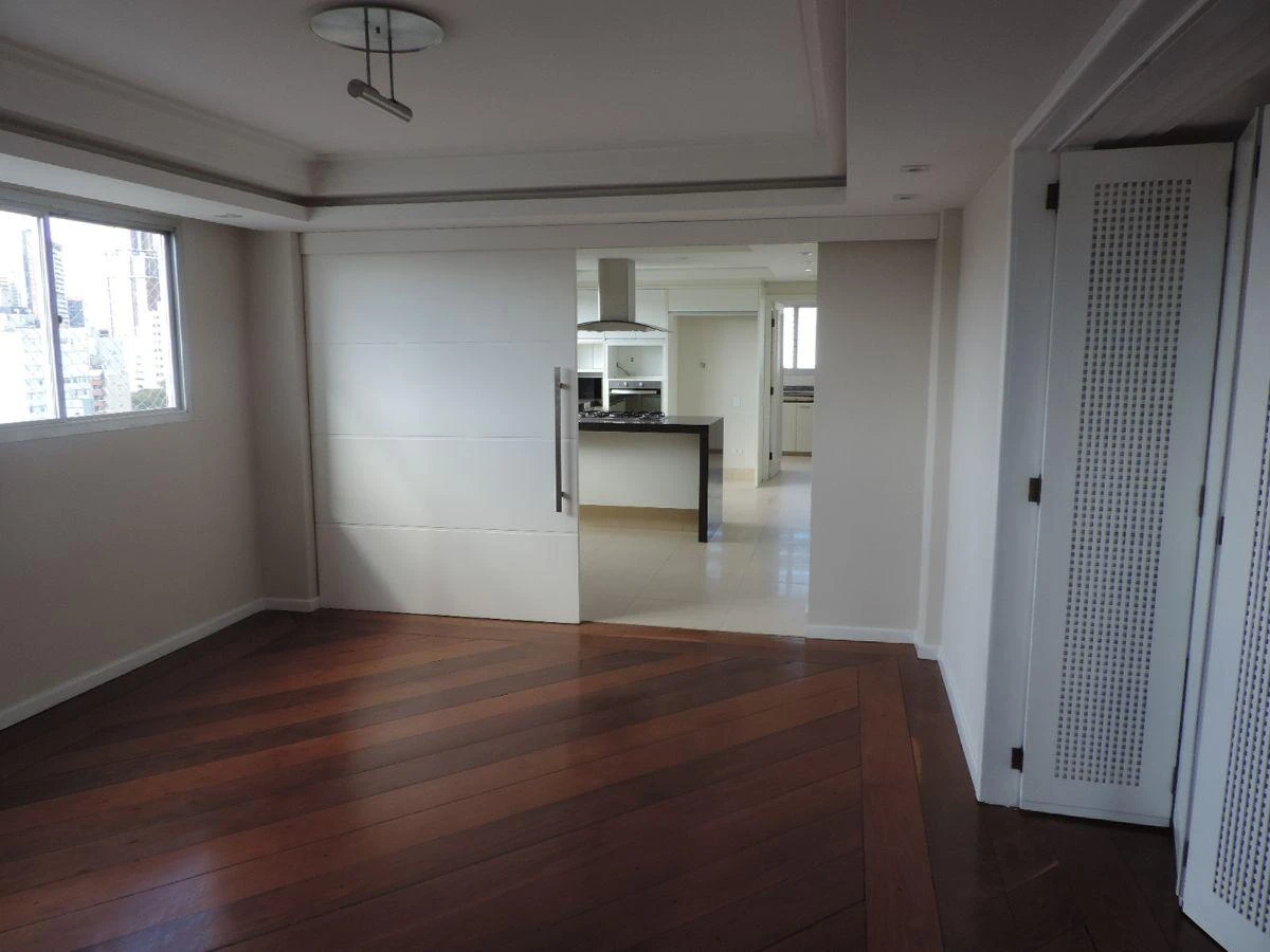 312 m² apartment with an open-plan kitchen — photo 5