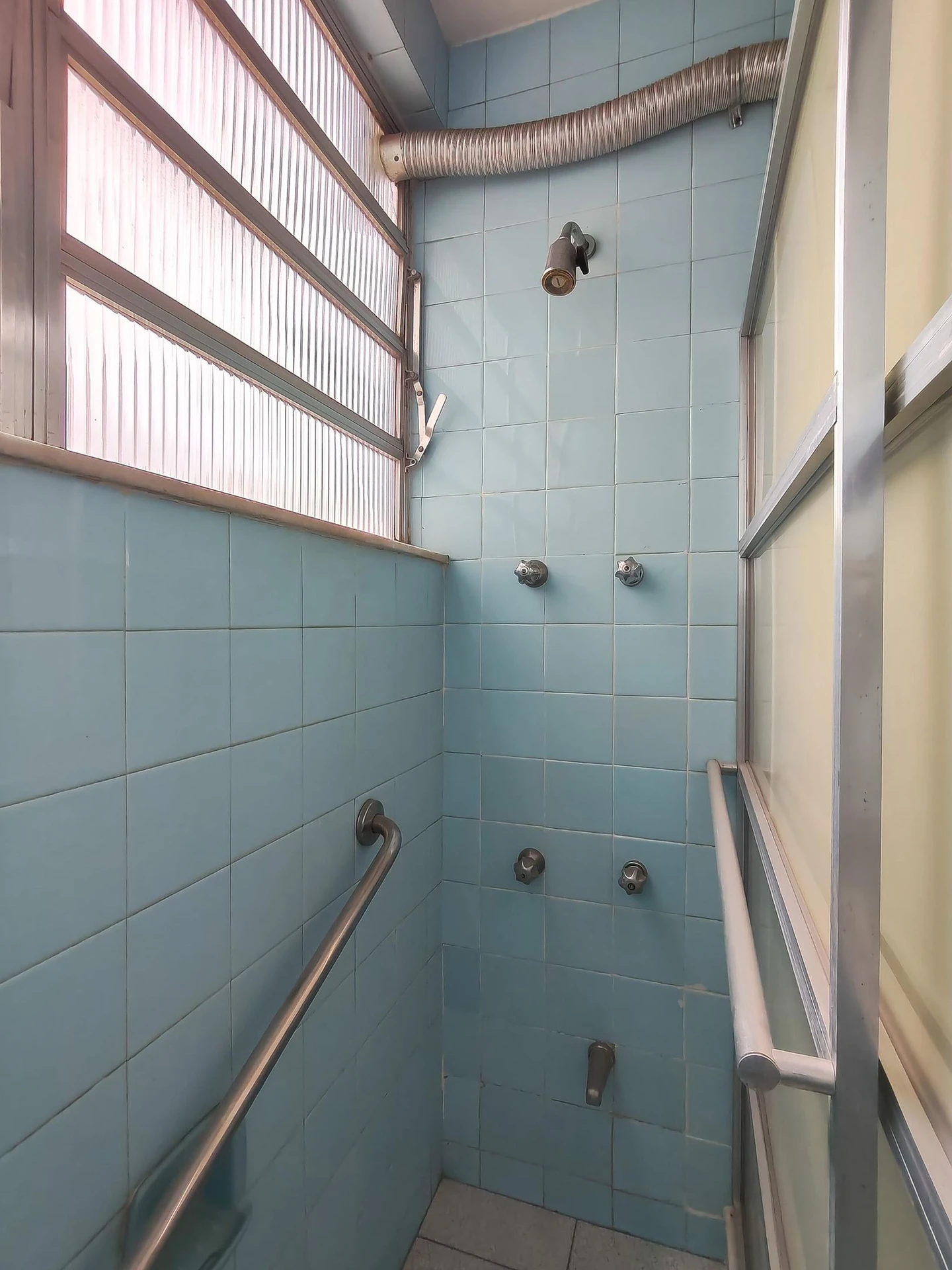 Мебльована квартира з 3 спальнями та газовою плитою — photo 42