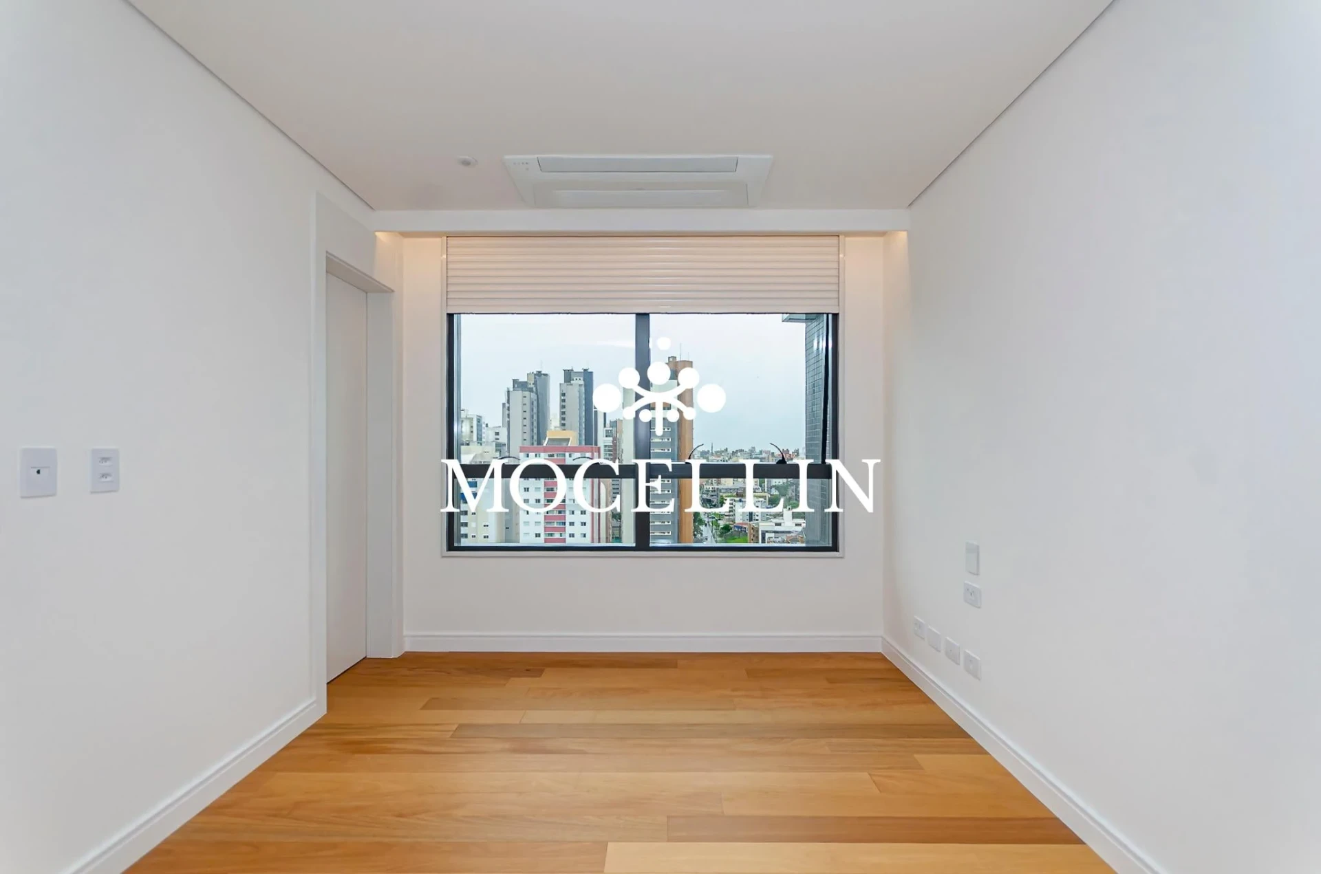 Floor-to-ceiling windows in a 3-bedroom apartment, 242 m² — photo 13